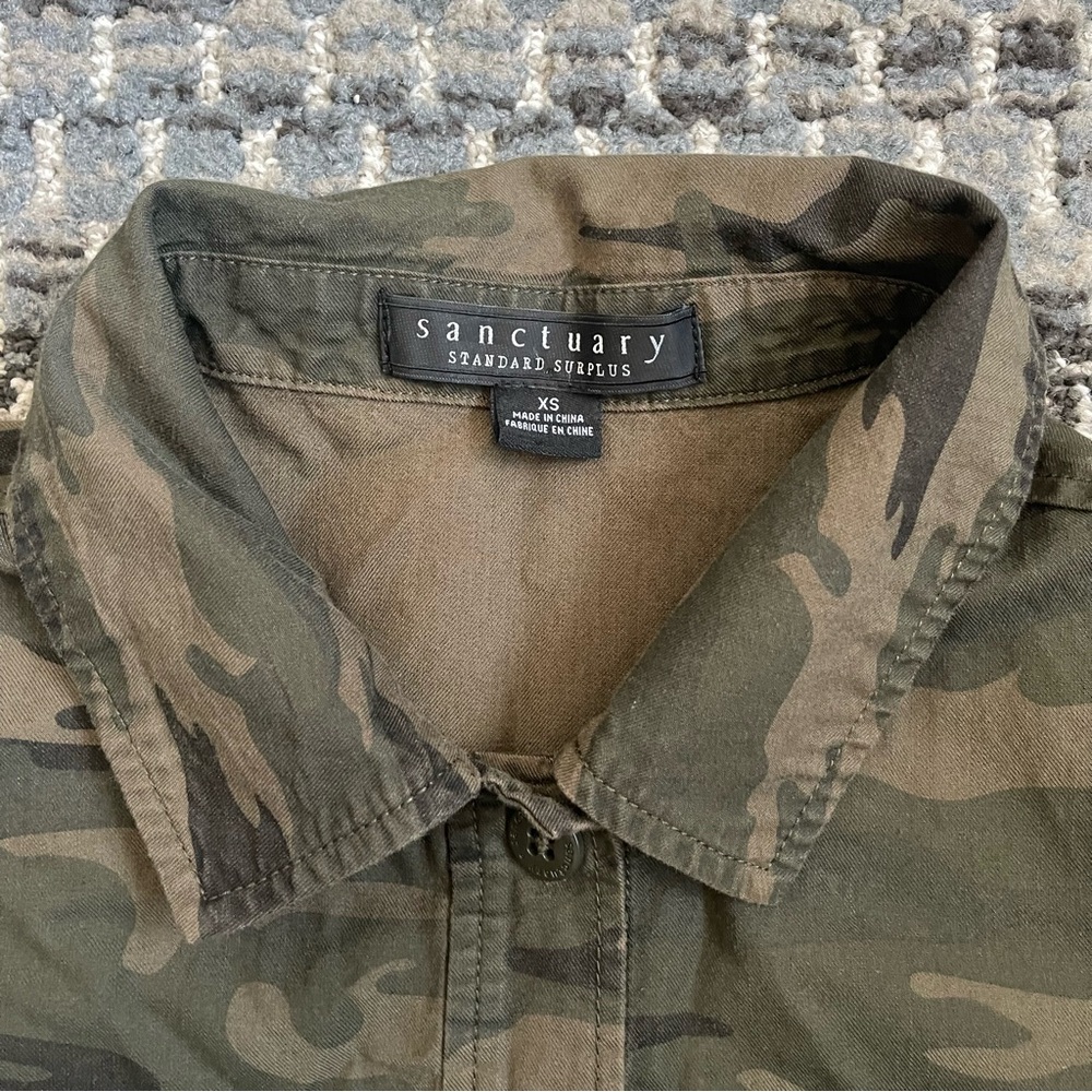 Sanctuary Standard Surplus Long Sleeve Camo Button Down Shirt, Size Extra Small - Picture 2 of 9